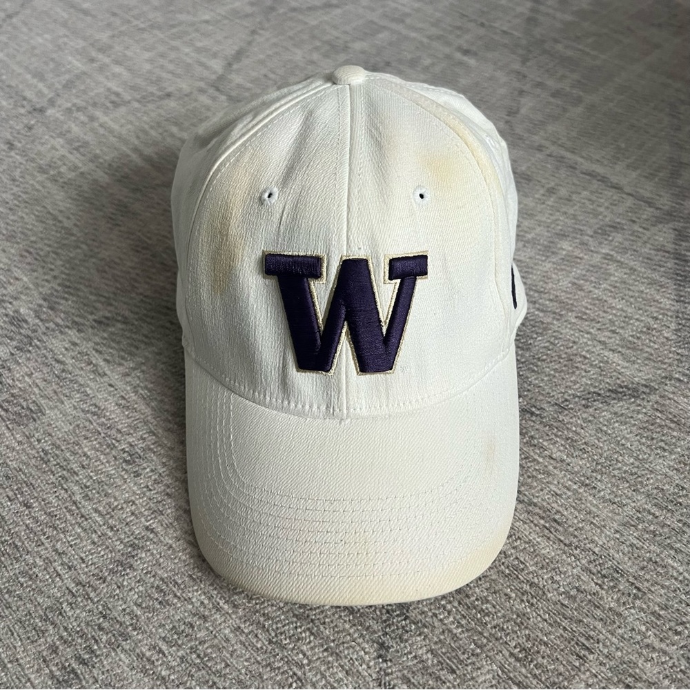 Vintage 2000s Y2K Nike Team NCAA College UW Huskies Dawgs White Fitted Hat